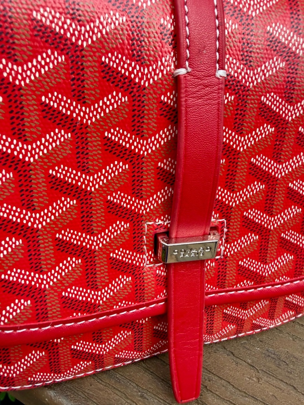 Belvedere PM Messenger Crossbody Bag in red - Read Description - Picture 13 of 13